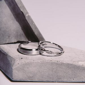 Classic Twisted Band with Diamond + Textured Finished Beveled Egde Band