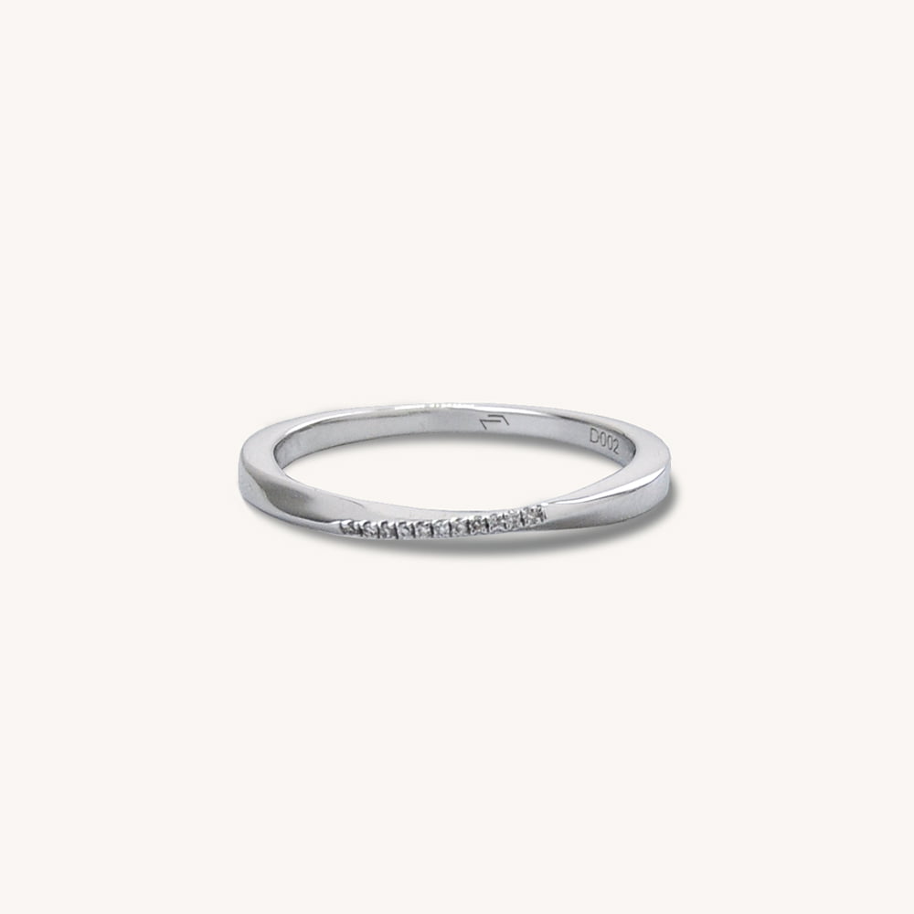 Infinity Twist Diamond Band